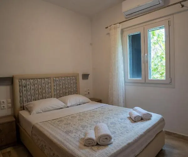 Liana Studios Apartment